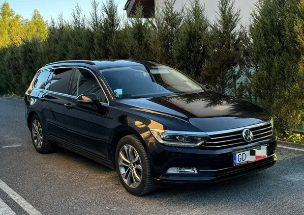 samochody osobowe Volkswagen Passat cena 45000 przebieg: 247000, rok produkcji 2015 z Gdańsk